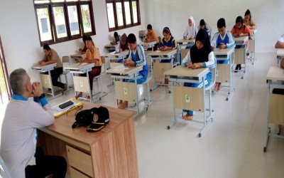 Pelaksanaan Ujian Akhir Sekolah TP.  2024/2025 di SMPN 3 Satu Atap Tualang  Berjalan Tertib